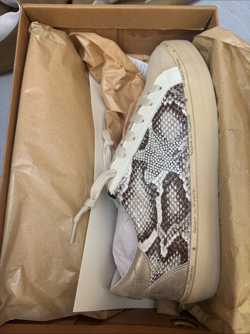 Women's Low-Top Sneaker in Cream & Brown Snake a rhinestone star patch size 7.5